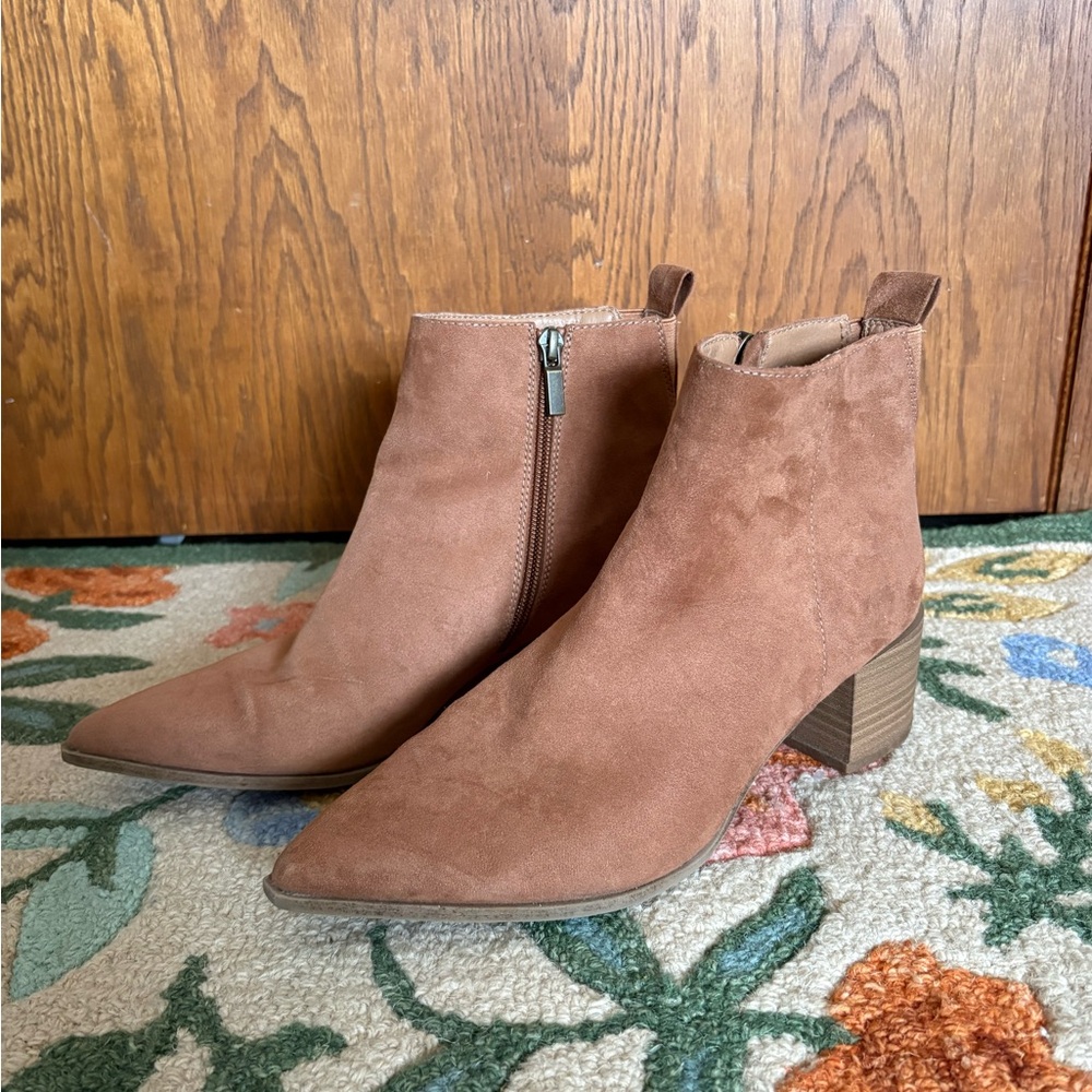 Universal Thread Women’s Suede Pointed Toe Ankle Boots